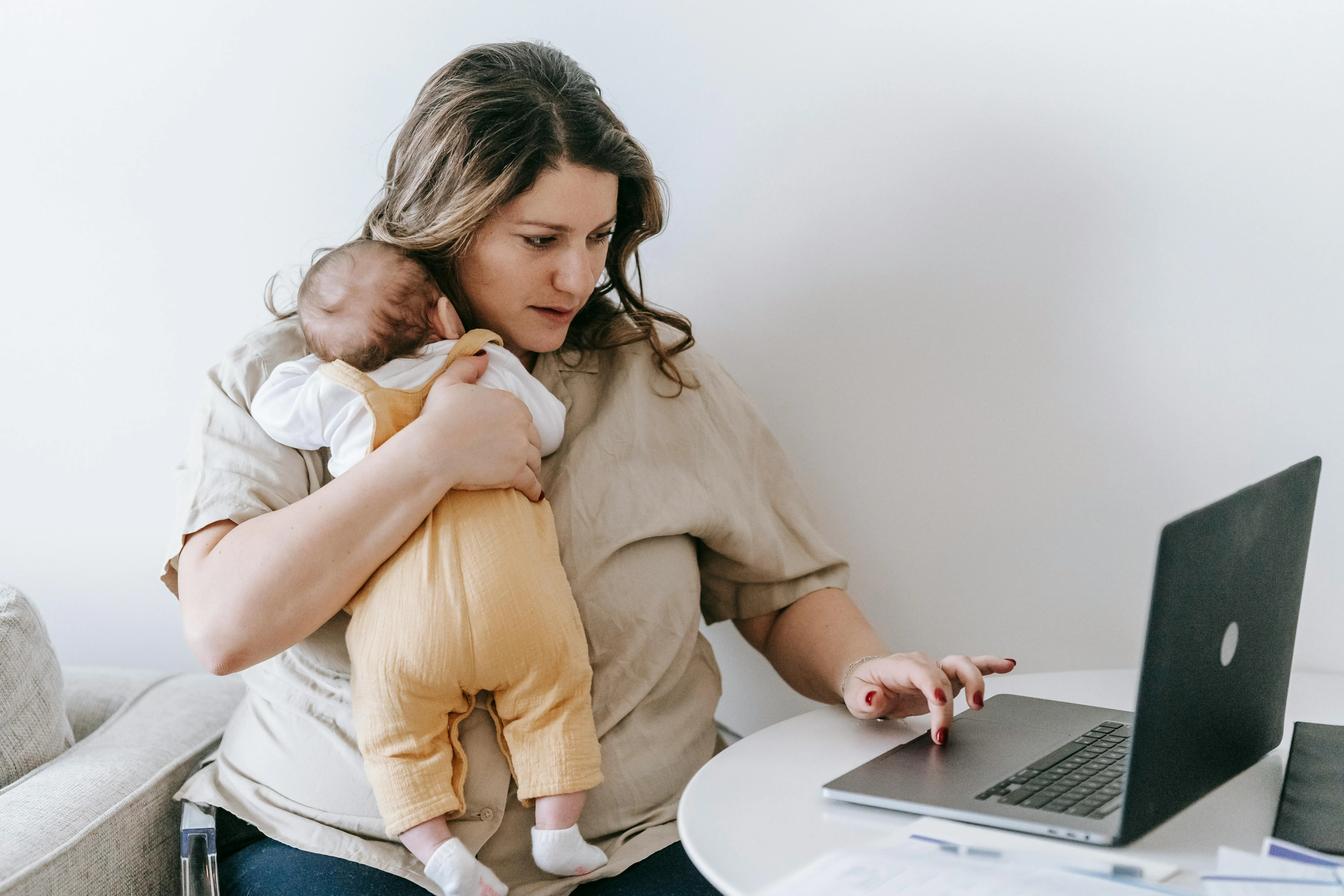 How Working Moms Have Time to Write Without Burnout - on ArticlePaid