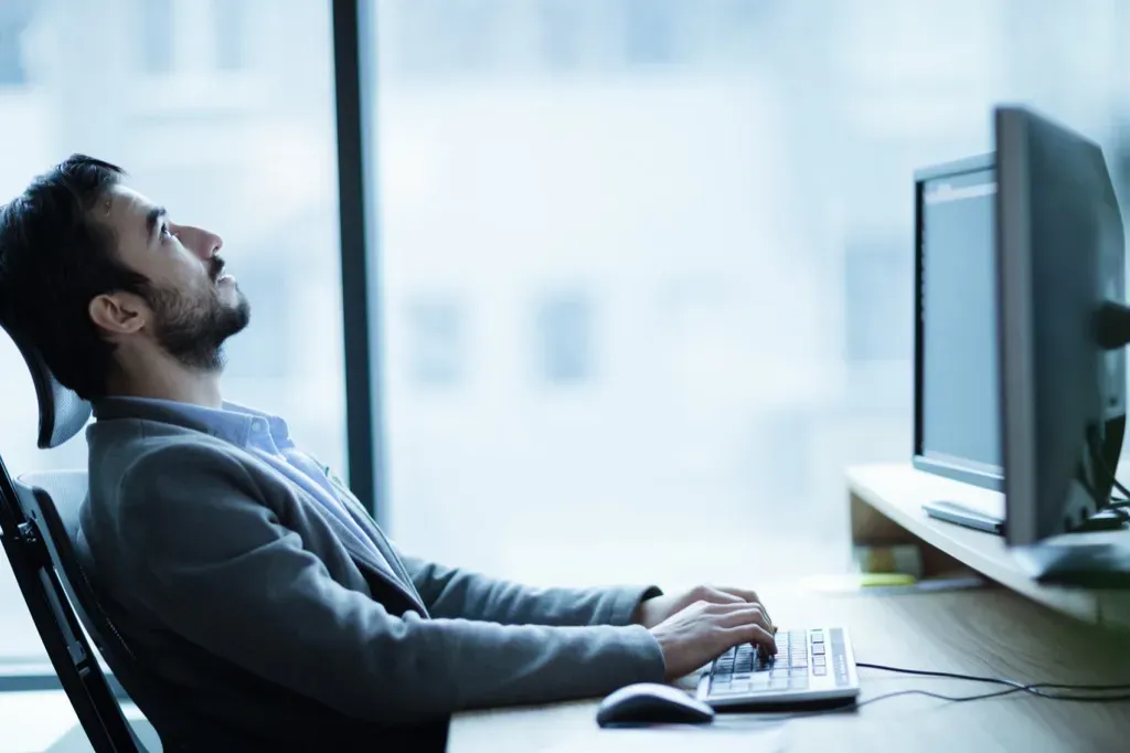 9-to-5-jobs-for-50-years-make-life-very-hard-and-how-online-jobs-are-helping
