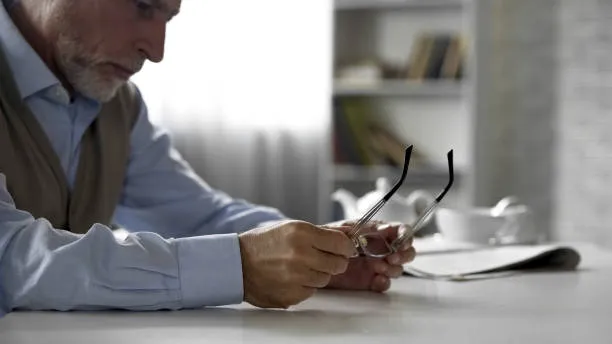 9-to-5-jobs-for-50-years-make-life-very-hard-and-how-online-jobs-are-helping