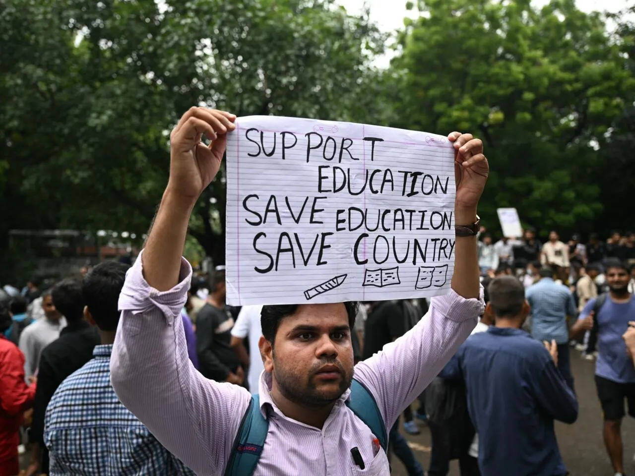 students-in-india-protest-in-a-new-fun-way-over-neet-exam-problems