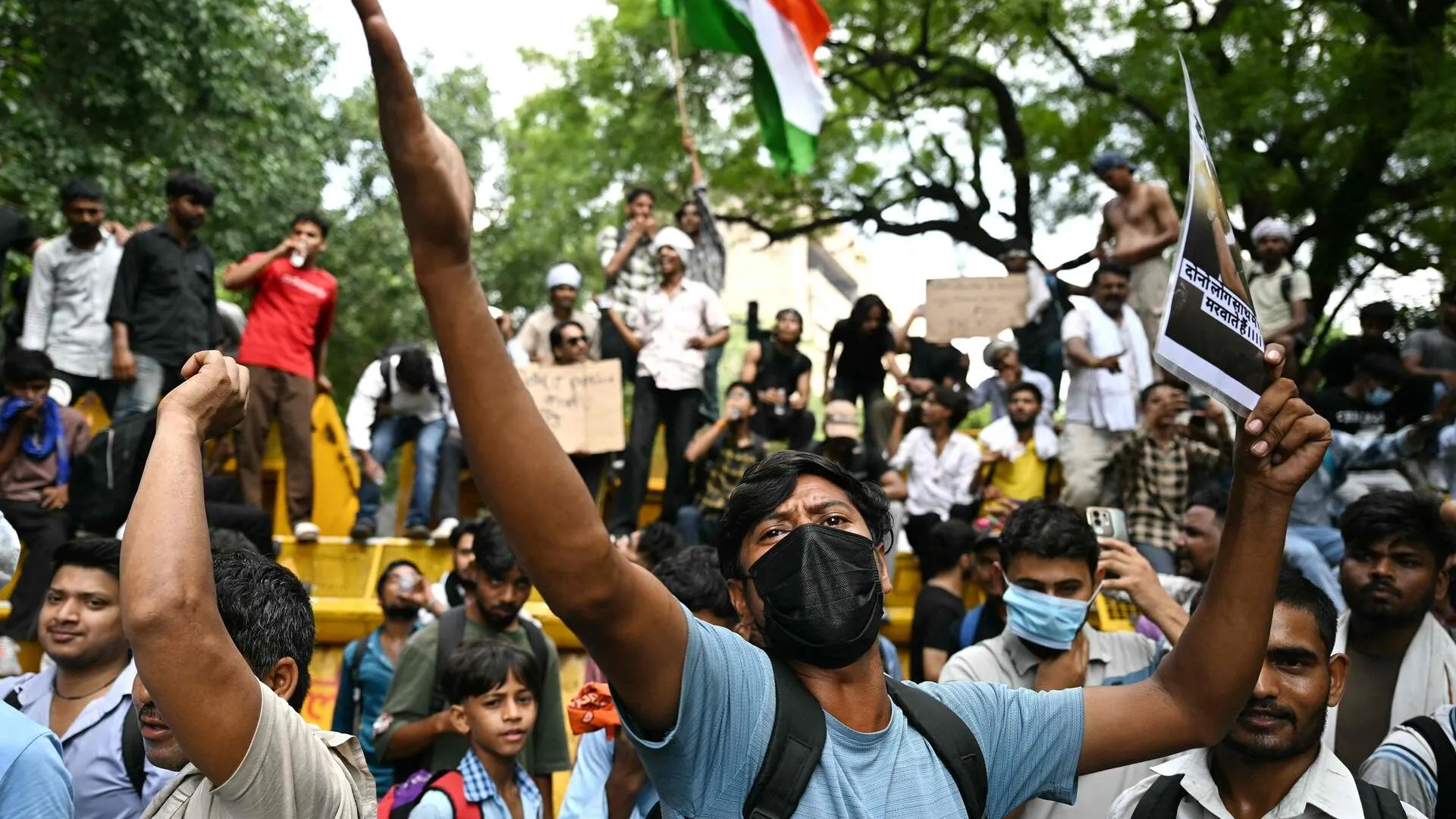 students-in-india-protest-in-a-new-fun-way-over-neet-exam-problems