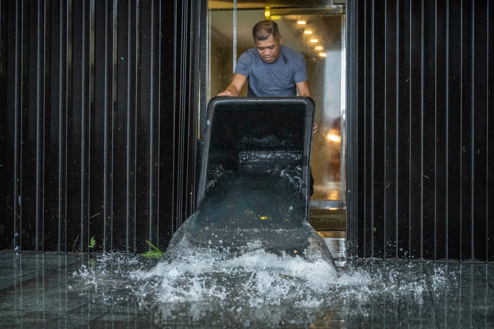 Hurricane force wind gusts slam Mariana Islands as Super Typ...