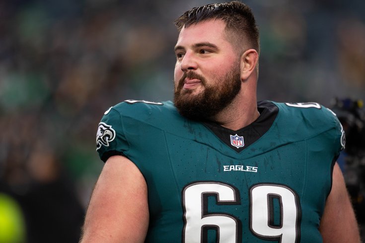 Eagles Face Injury Scare as Landon Dickerson Leaves Practice