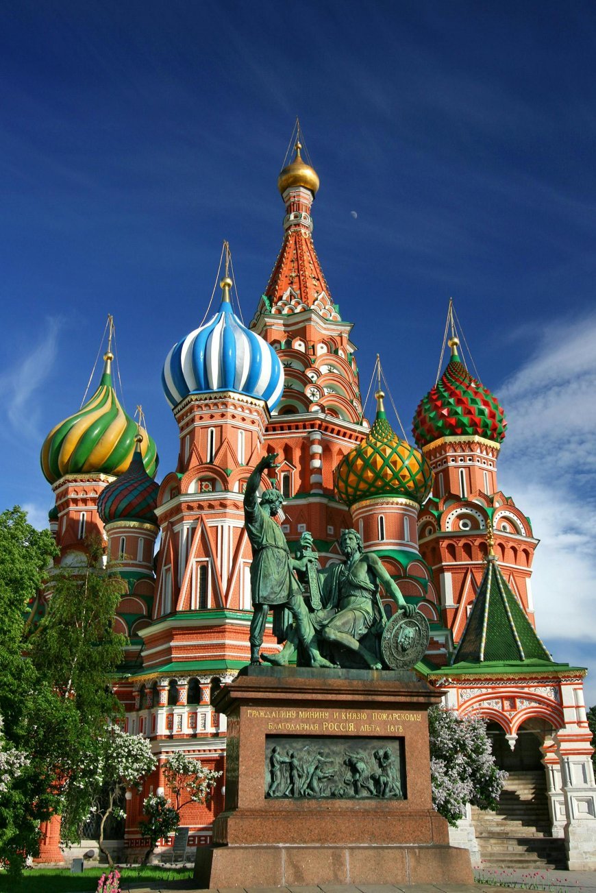 How to Survive Living in Russia in 2025 as an American?" A Practical Q&A Guide